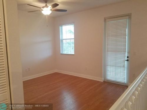 14748 15th St, Hollywood, FL 33027-6511