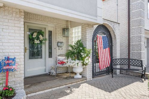 15931 87th St, Jamaica, NY 11414-3033