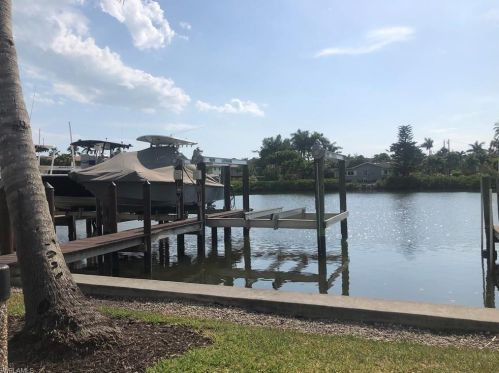 1085 Sandpiper St, Naples, FL 34102-0635