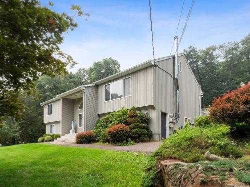 35 Watermelon Hill Rd, Mahopac, NY 10541-3947