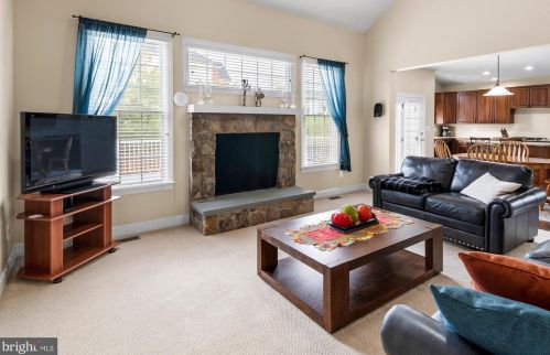 5737 Waterloo Bridge Cir, Haymarket VA  20169-8117 exterior