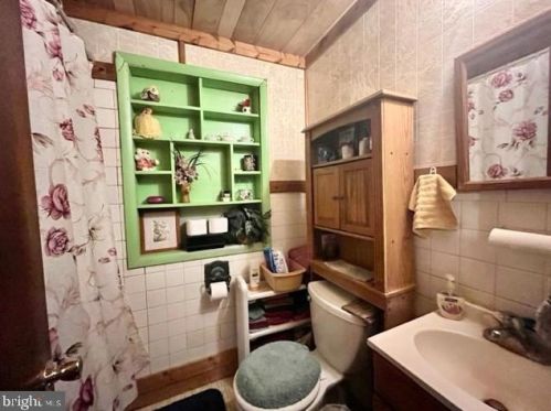 319 Lake Dr, Richmond National Battlefiel VA  22835-2752 exterior