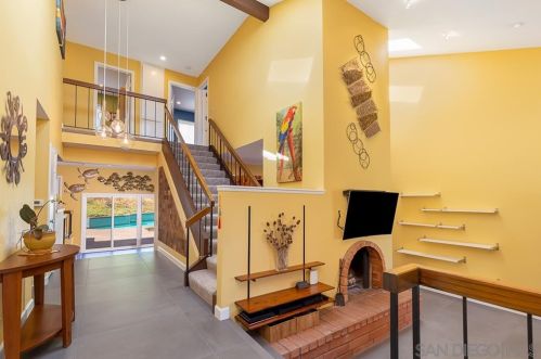 5303 Bloch St, San Diego, CA 92122-4007