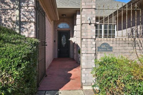 6825 Greenleaf Dr, Fort Worth, TX 76182-7047
