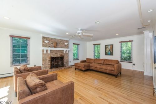 77 Fountain Dr, Skyline Lakes NJ  07456-2406 exterior