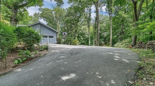 3 Tatomuck Rd, Scotts Corners, NY 10576-1430