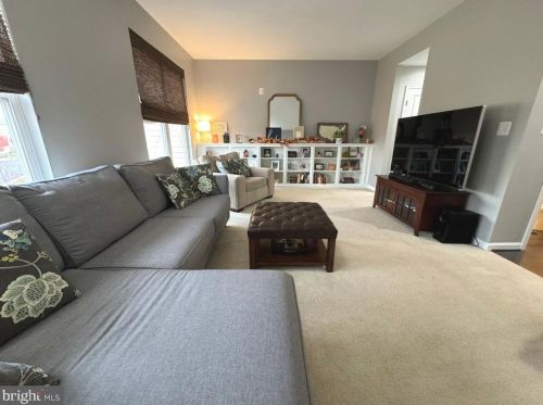 9283 Alvyn Lake Cir, Bristow VA  20136-6149 exterior