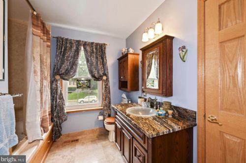 8315 Collins Ave, Camden NJ  08109-3568 exterior