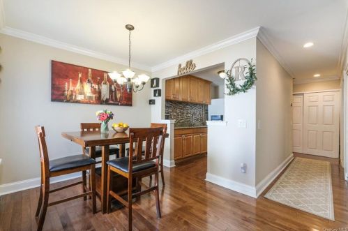 23 Hillside Ter, White Plains, NY 10601-1102
