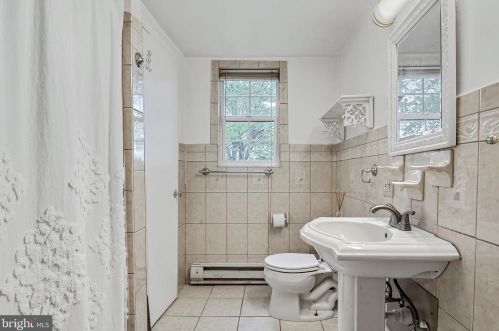 5001 Sunset Dr, Harrisburg PA  17112-2168 exterior