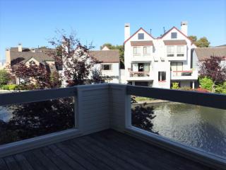 14 Redondo Ct, Alameda CA  94501-1136 exterior