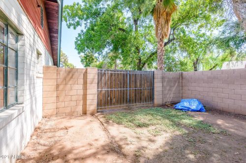 1111 Bethany Home Rd, Phoenix AZ  85014-2229 exterior