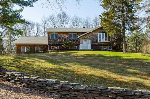 33 Gail Ln, Poughquag NY  12570-5034 exterior