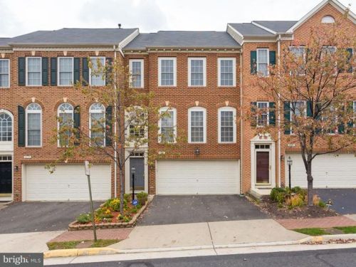 8077 Samuel Wallis St, Lorton, VA 22079-2351