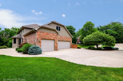 2001 William Dr, Valpo IN  46385-8173 exterior