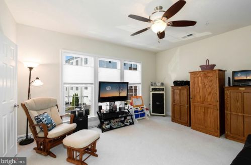 14800 Potomac Branch Dr, Woodbridge VA  22191-4056 exterior