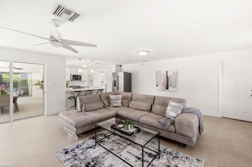 740 Orchid Dr, Naples FL  34102-5015 exterior