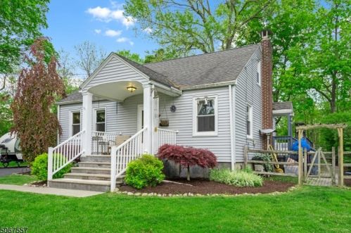 437 Delaware Ave, Belvidere, NJ 07823-1232