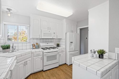 584 Bryan Ave, Sunnyvale CA  94086-6422 exterior