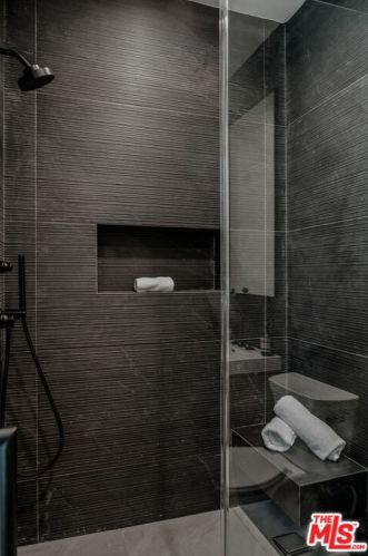 12600 Emelita St, North Hollywood CA  91607-1017 exterior