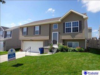 8210 146th St, Bennington, NE 68007-1235