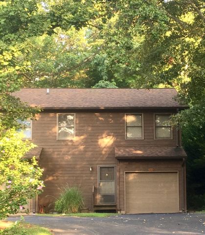 304 Parkway Vista Dr, Asheville, NC 28805-1781