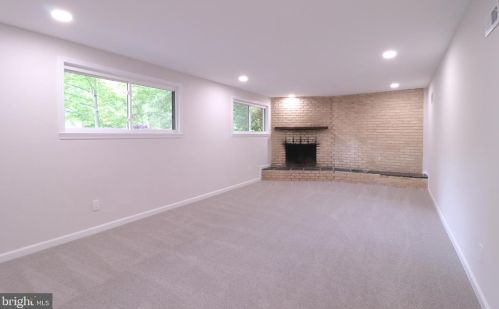7816 Glenister Dr, Springfield VA  22152-2006 exterior