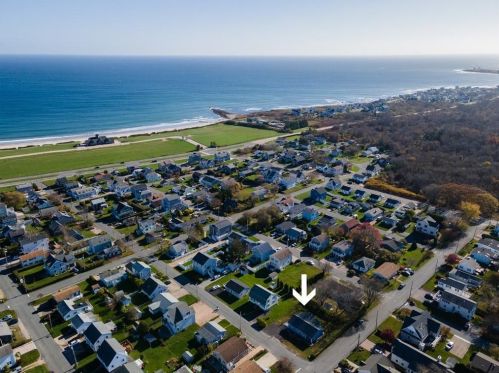 50 Elizabeth Rd, South Kingstown RI  02882-5220 exterior