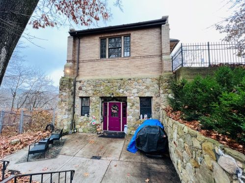 304 Rhodes Pl, New Castle PA  16101-3600 exterior