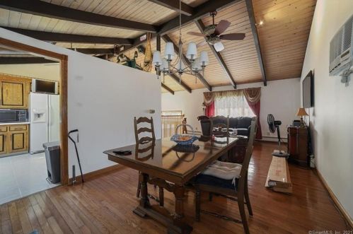 7 White Oak Dr, Southington CT  06489-3835 exterior