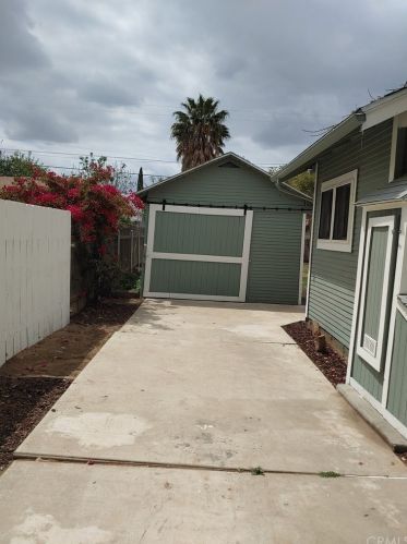 4250 Ramona Dr, Riverside CA  92506-1162 exterior