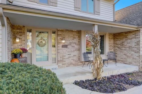 9333 Stanford Ct, Thiensville, WI 53097-3735