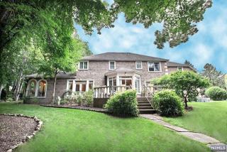 3 Apple Hill Ct, Montvale, NJ 07645-1145