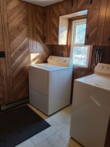 463 Stearns Ave, Eden Valley MN  55329-1228 exterior