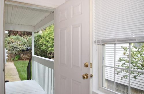 673 Hope St, Stamford, CT 06907-2633