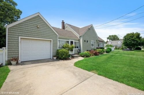 998 Washington Ave, North Bellmore, NY 11710-1539