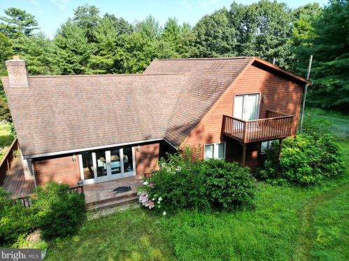 3470 Sweet Arrow Lake Rd, Lincoln Colliery, PA 17963-9063