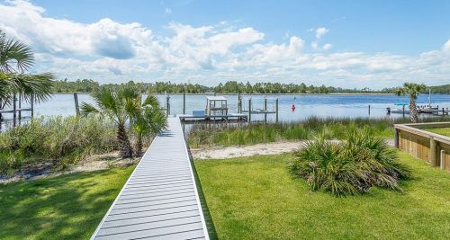 601 Riverview Dr, Carrabelle FL  32322-5054 exterior