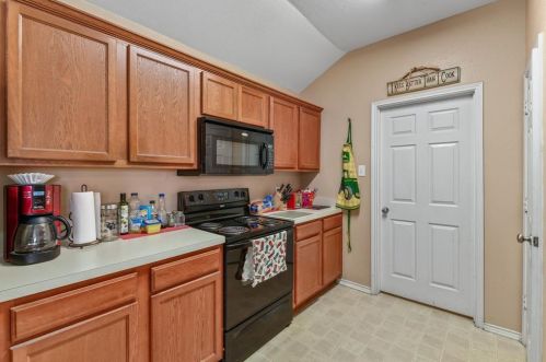 517 Pace Dr, Denton TX  76209-4737 exterior