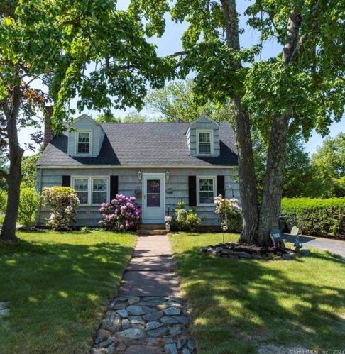 169 Glenwood St, Manchester, CT 06040-5548