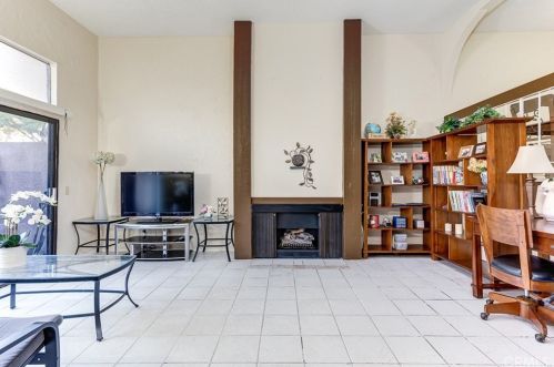 2943 Pembroke Ct, Fullerton, CA 92831-2211