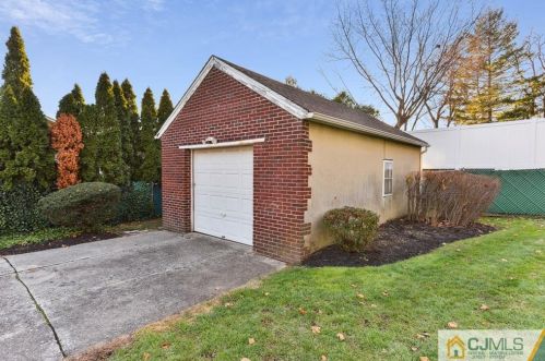 215 Green St, Woodbridge NJ  07095-2005 exterior