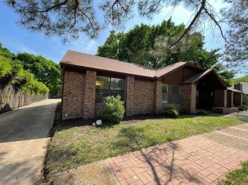210 Denton Dr, Euless TX  76039-3441 exterior