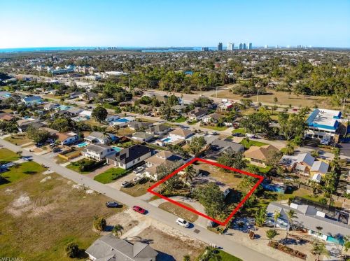 15 2nd St, Bonita Springs, FL 34134-7302