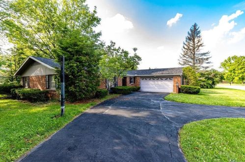 102 Country Club Dr, Miami, OH 45056-9049