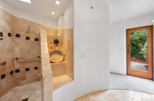 1570 Caudor St, Encinitas CA  92024-1216 exterior