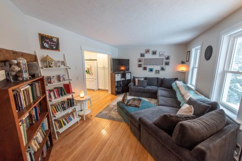 132 Old Mill Pond Rd, Henniker NH  03242-3152 exterior