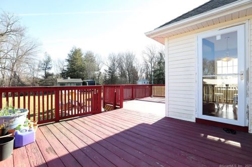 60 Berrios Hl Rd, Windsor CT 06095-1000 exterior