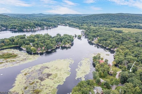 109 Shore Rd, Andover NJ  07821-2242 exterior