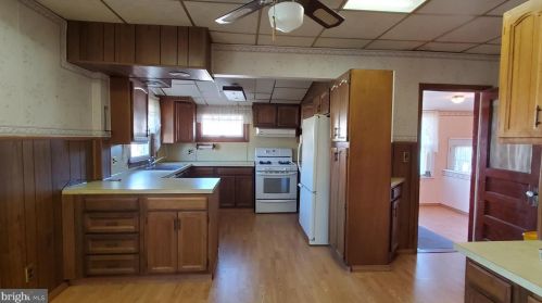 8 Exmore Ave, Wilmington, DE 19805-2316